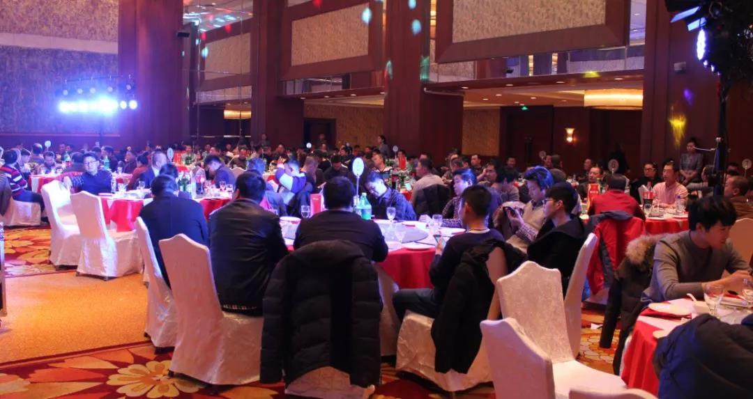 大连尊龙人生就是博首页木匠活动现场