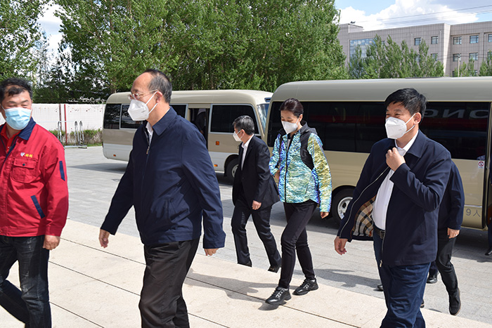 吉林省委常委、常务副省长吴靖平莅临尊龙人生就是博首页生产基地督导调研